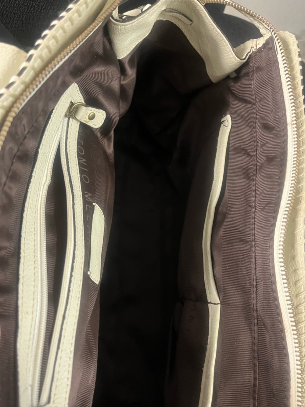 ANTONIO MELANI Cream Leather Shoulder Tote with Front Tassel Pocket - Picture 4 of 4